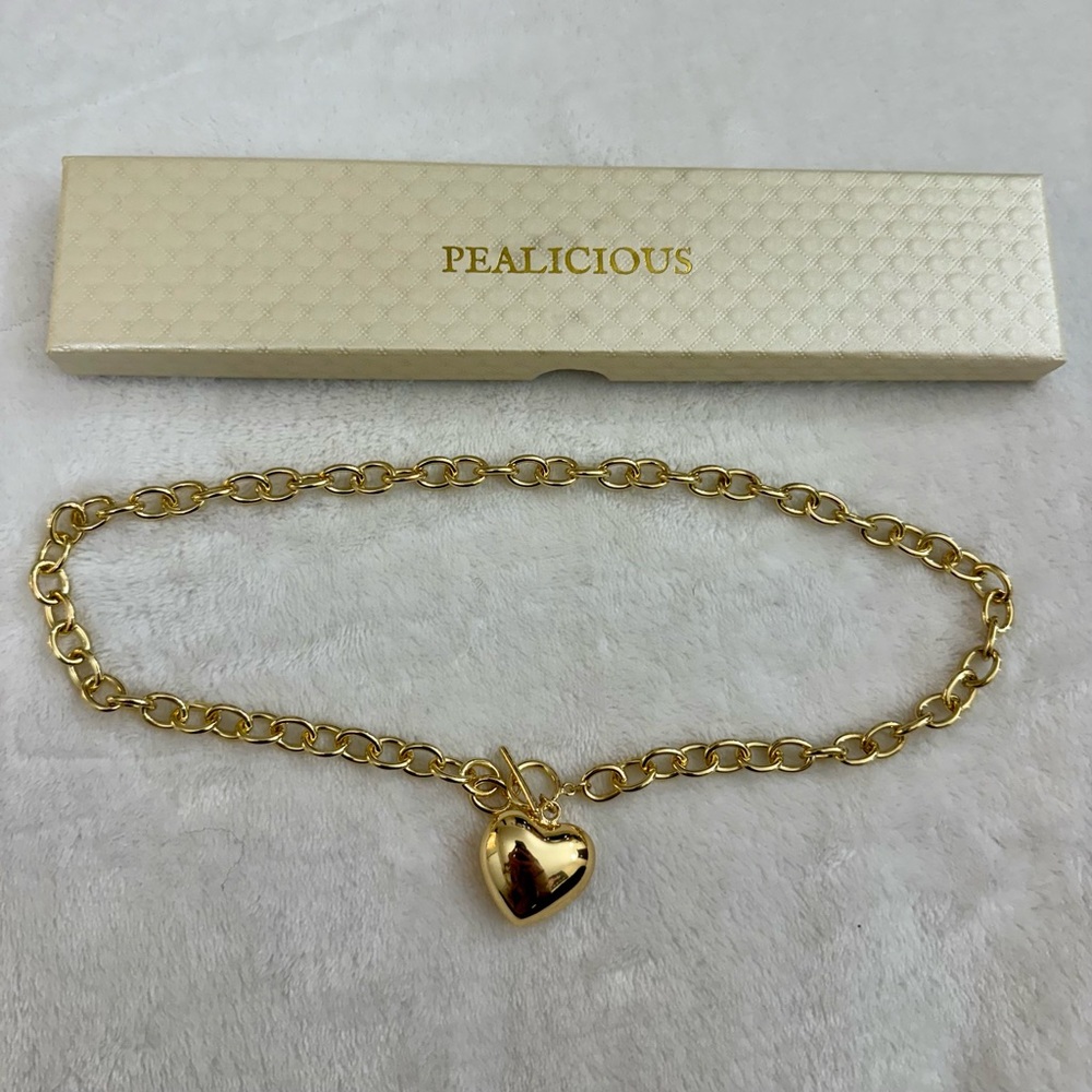 Pealicious Chunky Gold Heart Pendant Chain Necklace
